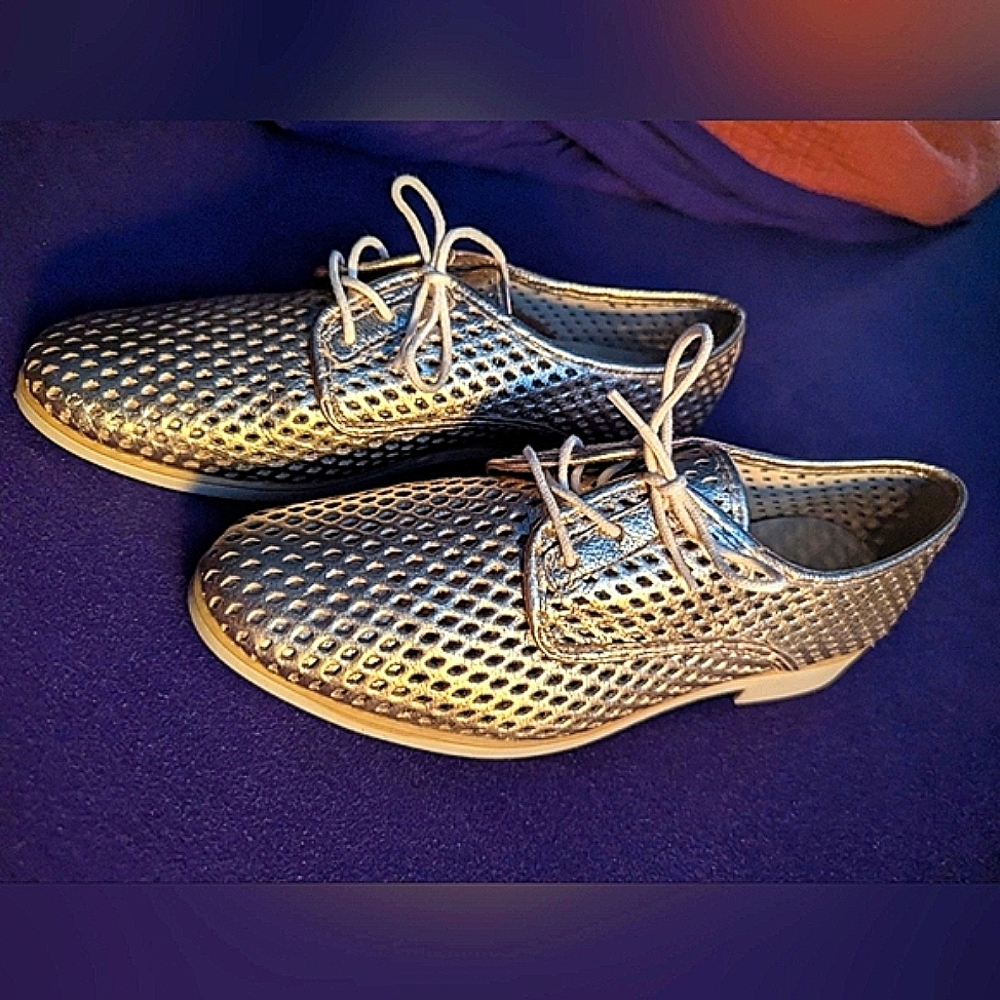 Chelsea Crew Gold Perforated Loafer